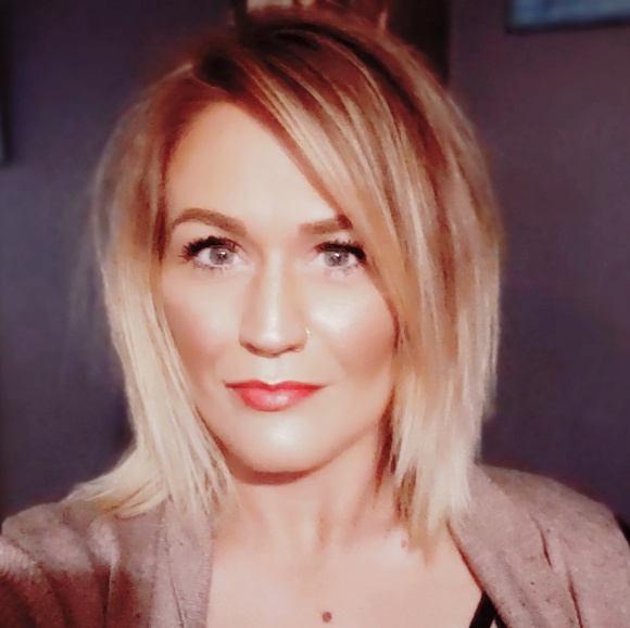 Meet your Posher, Raena - Picture 1 of 4